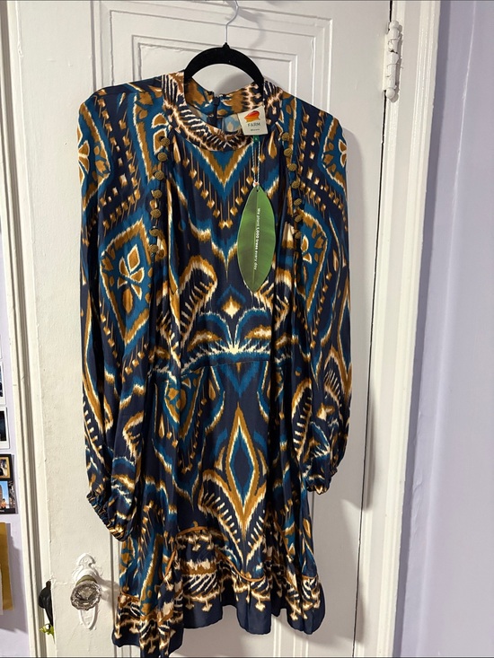 FARM Rio Dresses & Skirts - FARM RIO Women's Blue and Gold Patterned Long-Sleeve Dress
BRAND NEW